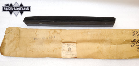 72-75 International Travelall Tailgate/Rear Window Glass Track Retainer Right Side 415816C1