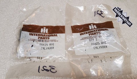 Pair NOS International IH Pickup Travelall Travelette Matched Door Lock Cylinders W/keys 86625R91
